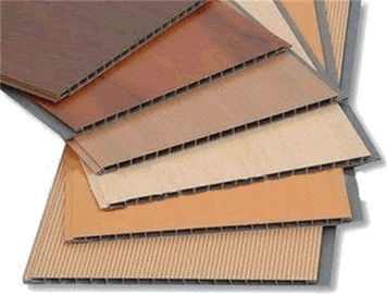 Odporność na ciepło Dekoracja wnętrz Płyty sufitowe z PCW w kolorze drewnianym