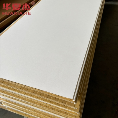 Wysokiej jakości biały panel ścienny wpc 600x9mm laminowany płytka wpc wodoodporny materiał dekoracyjny