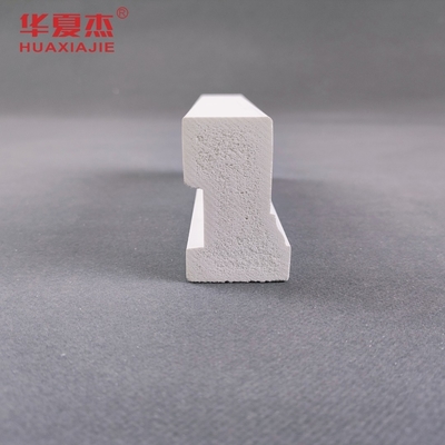 Białe wodoodporne PCV dekoracyjne listwy / 7ft Brick Mold do dekoracji