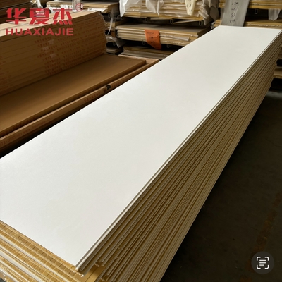 Wysokiej jakości biały panel ścienny wpc 600x9mm laminowany płytka wpc wodoodporny materiał dekoracyjny