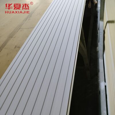 Jakość Wodoodporny panel ścienny WPC z laminowaną powierzchnią owiniętą PCV, przyjazny dla środowiska, odpowiedni do potrzeb dekoracji ścian wewnętrznych i zewnętrznych fabryka
